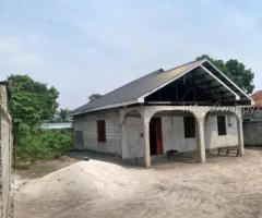 Parcelle clôturée avec maison à Bibwa (N’sele)